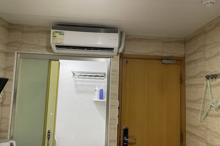Room 104 of 195