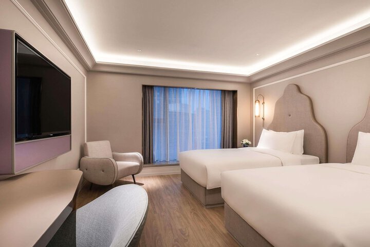 Room 43 of 87
