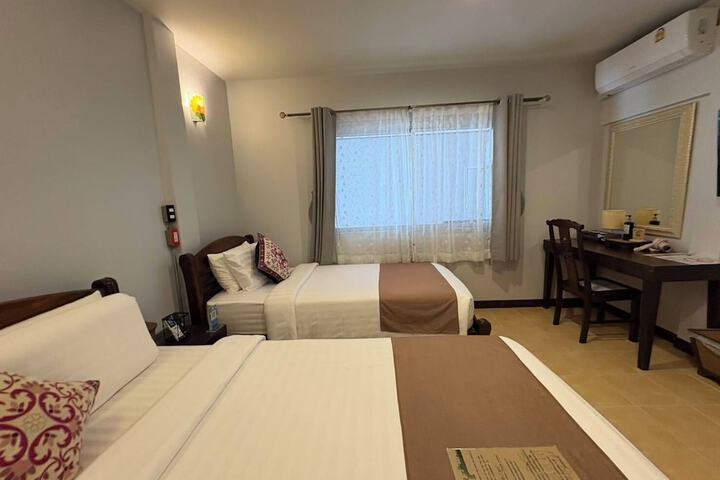 Room 66 of 211