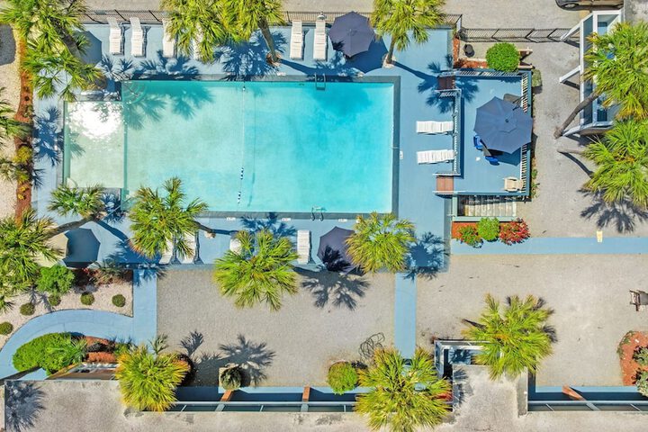 Hotel 72 of 74
