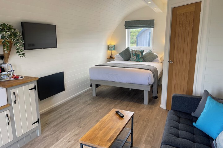 Room 18 of 104