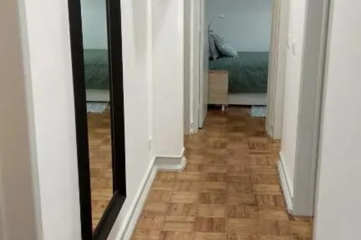 Room 10 of 14