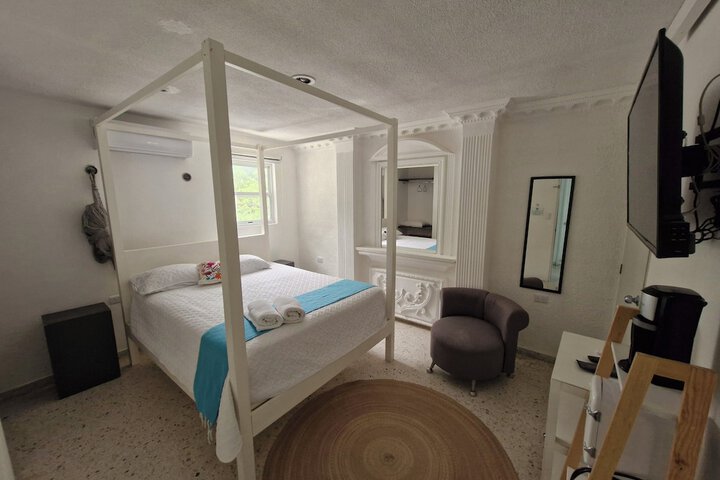 Room 19 of 38