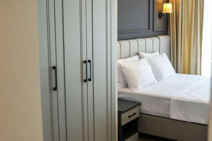 Room 12 of 27