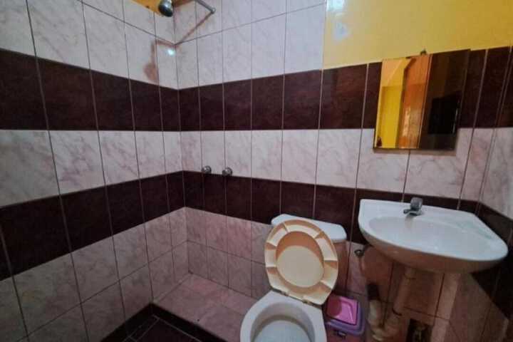 Room 5 of 8