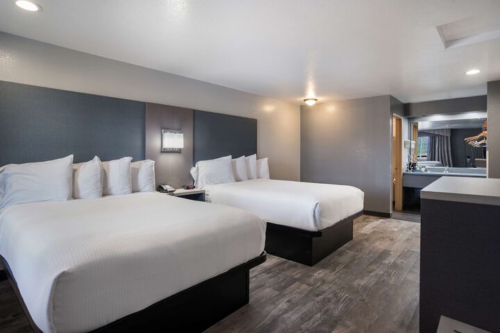 2 Queen Beds Microwave and Refrigerator WiFi Continental Breakfast (4 of 11)