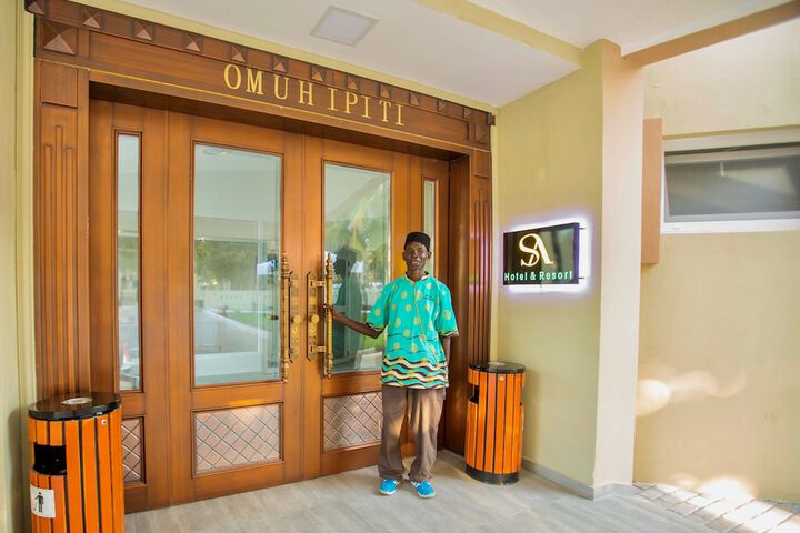 Hotel 2 of 64
