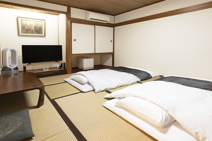 Room 6 of 31