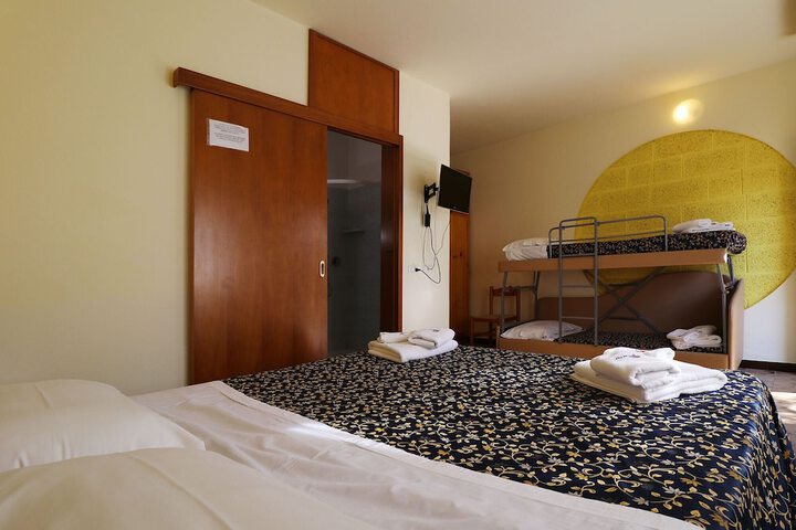 Room 53 of 150