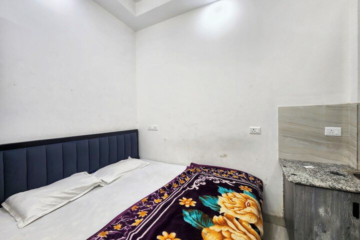 Room 8 of 28