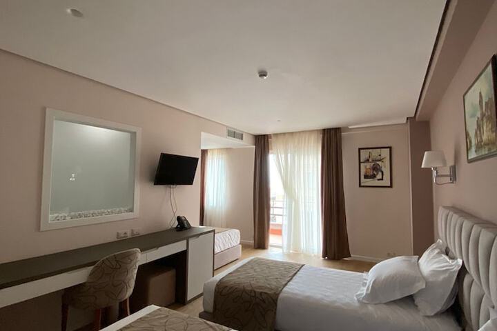Room 27 of 113