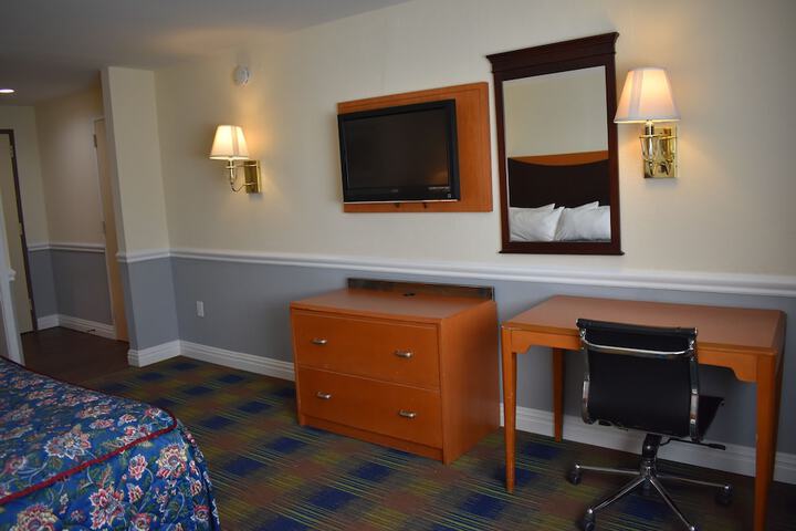 1 King Bed (7 of 7)