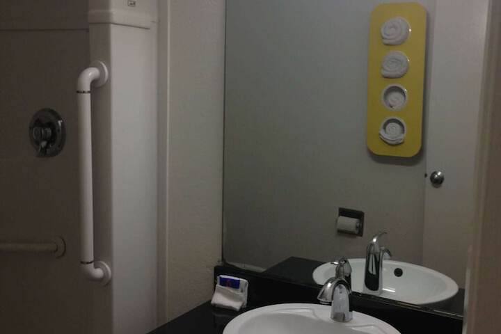 Room 51 of 75