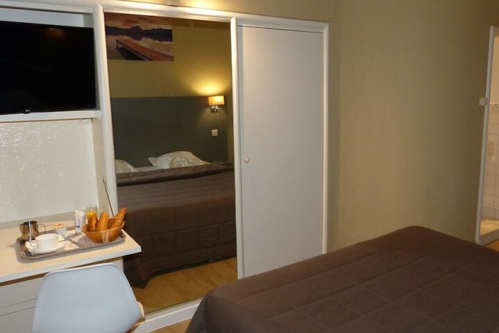Room 7 of 60
