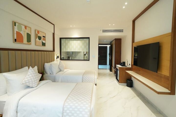 Room 5 of 16