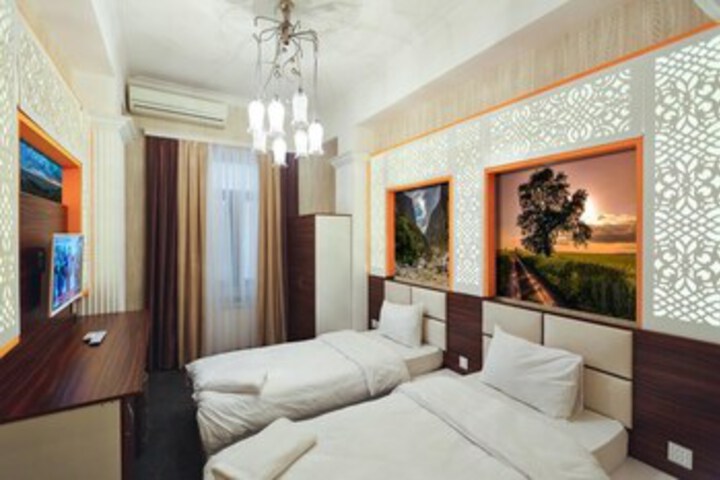 Room 10 of 48