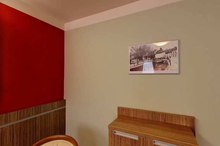 Room 7 of 32