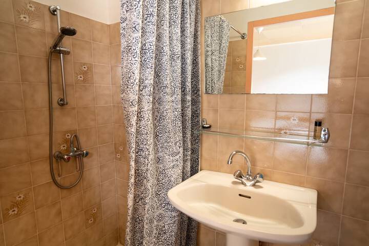 Room 16 of 25