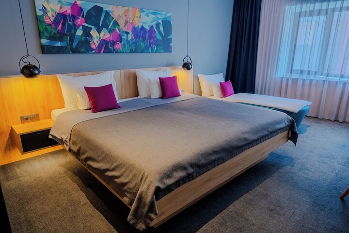 Room 28 of 73
