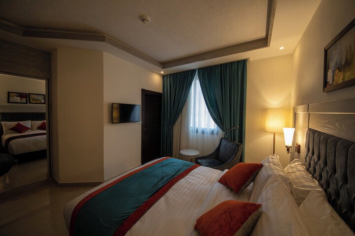 Room 21 of 38