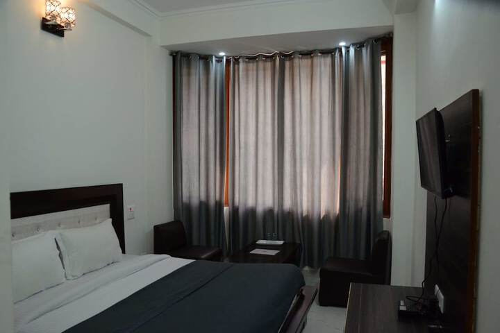 Room 6 of 27