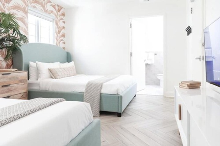 Modern Superior 2 Queen Beds (14 of 40)