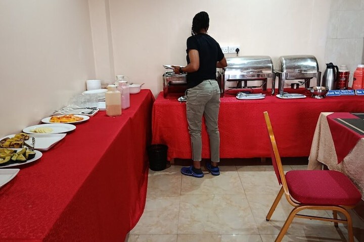 Becca Hotel Meru