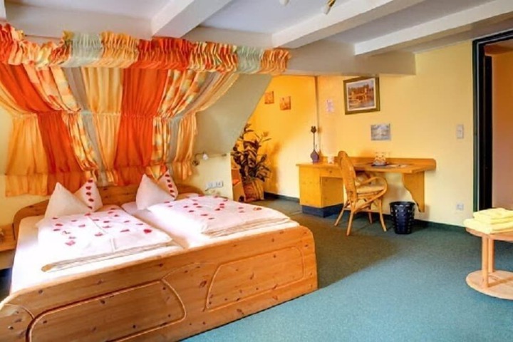 Room 4 of 21