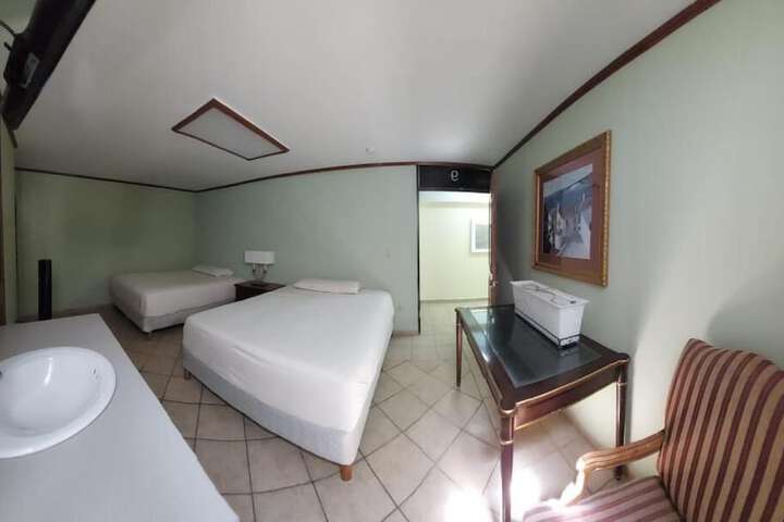 Room 4 of 12