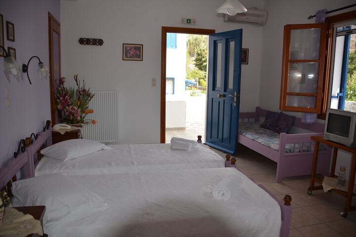 Room 12 of 96