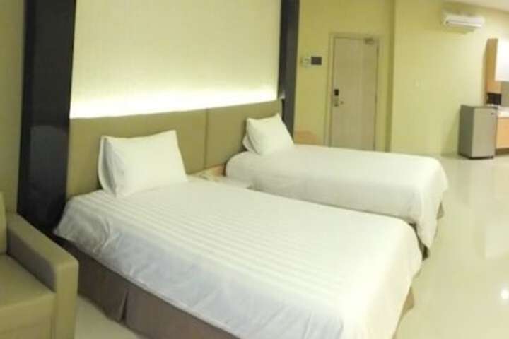 Room 11 of 35