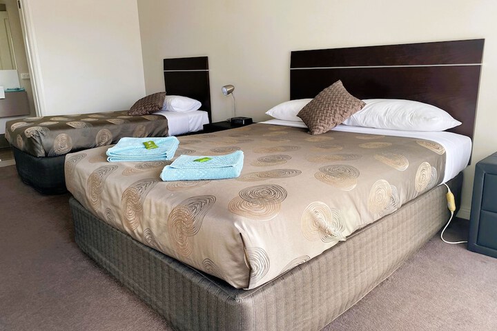 Room 7 of 16