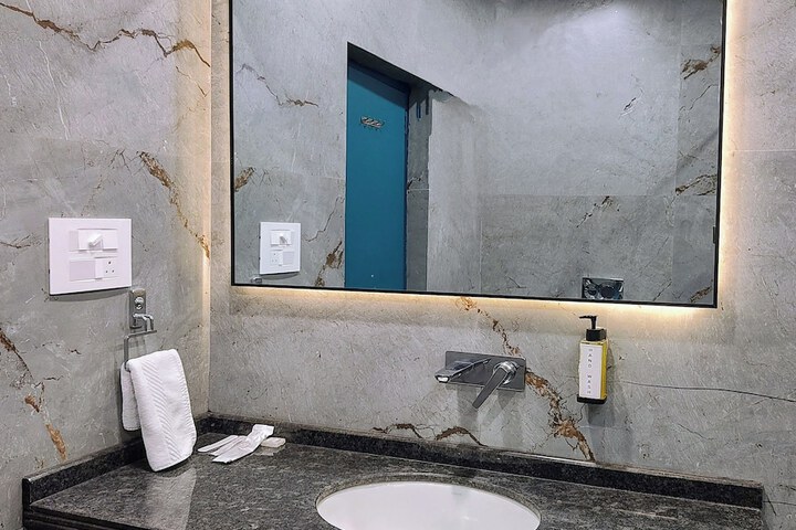 Room 102 of 115