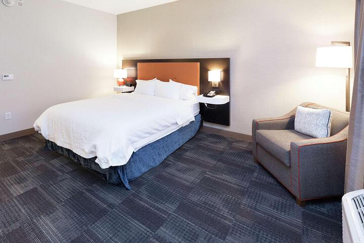 1 King Bed Accessible (4 of 27)