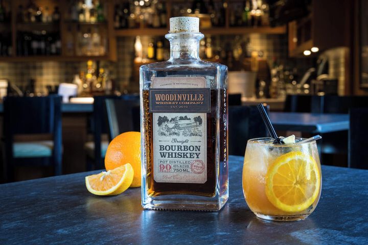 Lounge 113 of 146