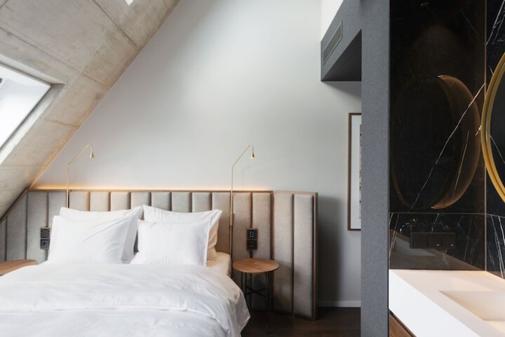 Room 4 of 14