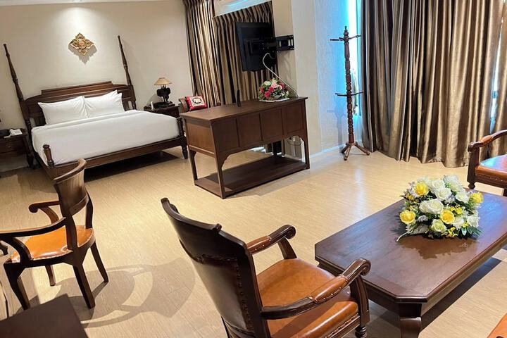 Room 32 of 53