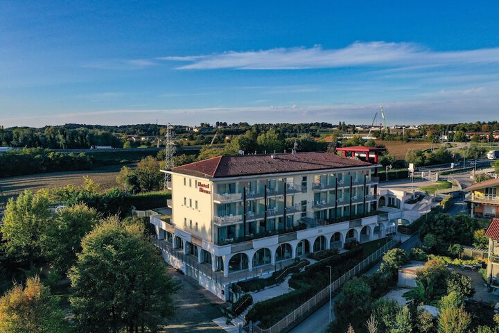 Hotel 94 of 101