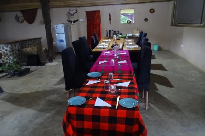 Dining 8 of 12