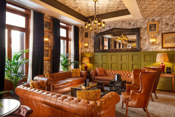 Lounge 46 of 55