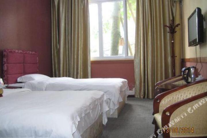 001 Business Hotel