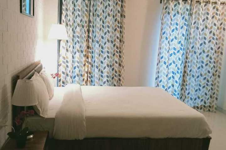 Room 13 of 18