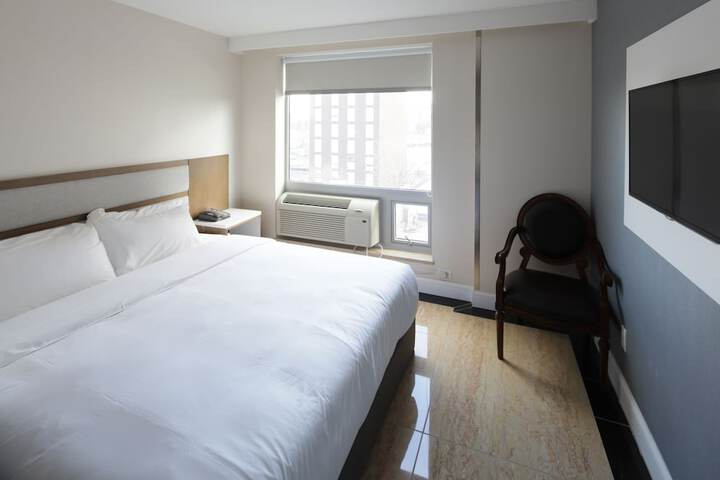 Room 6 of 30