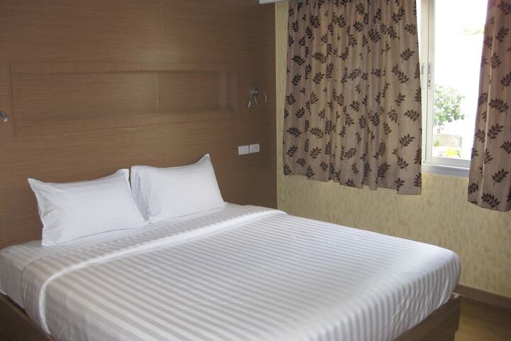 Room 5 of 44