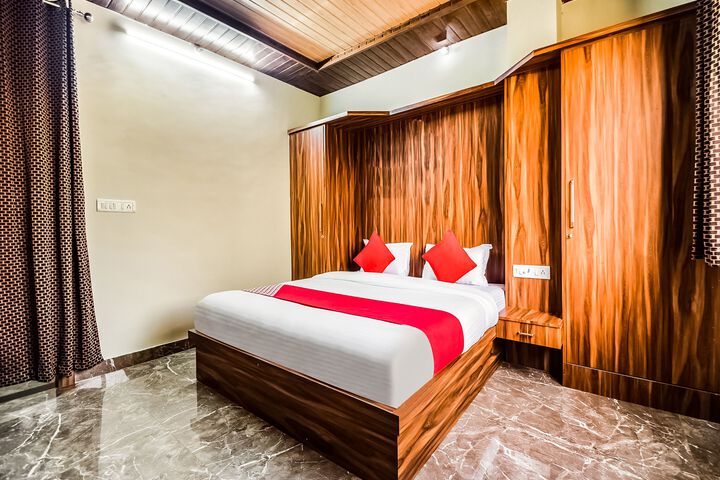 Eleven 43 Suites by OYO Rooms