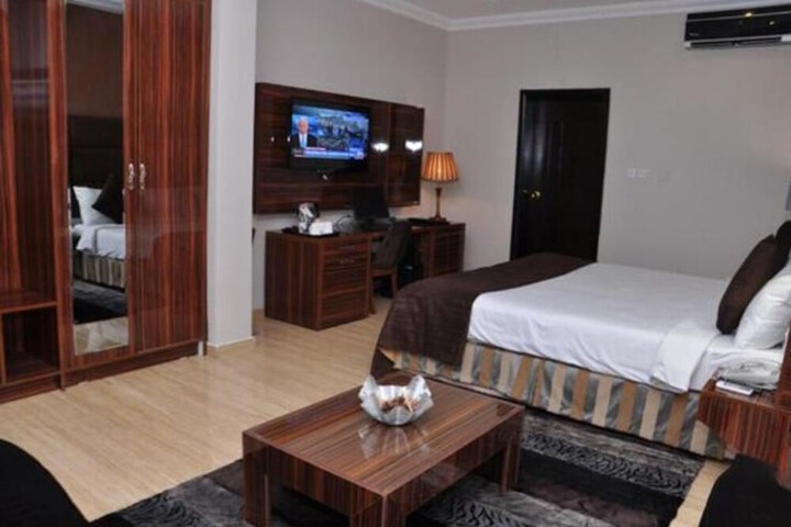 Room 5 of 34