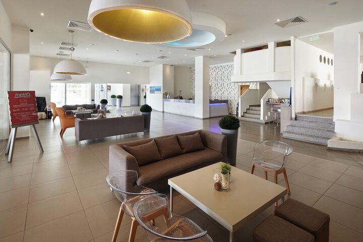 Entrance & Lobby