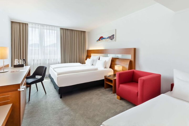 Room 13 of 106