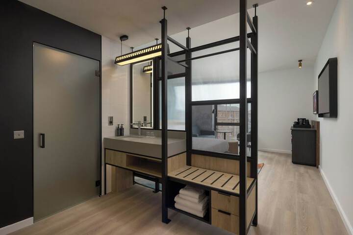 Room 56 of 80