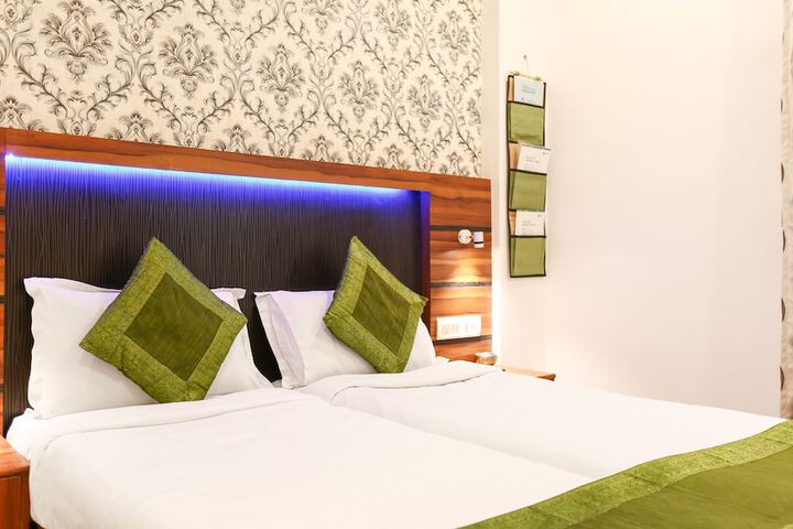 Room 9 of 21